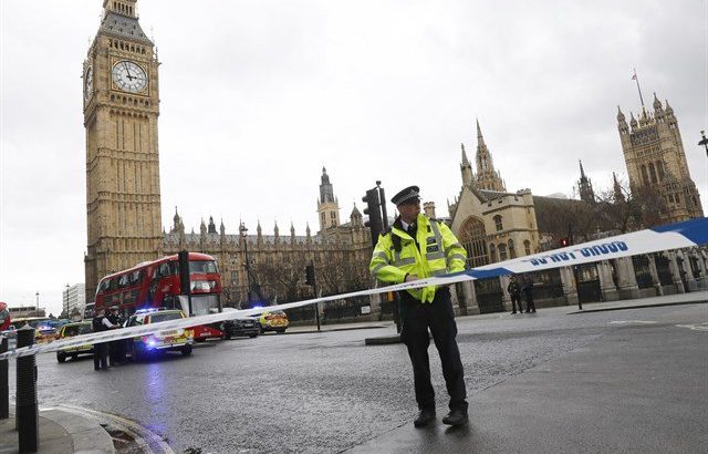 Londres sufrió un ataque terrorista que dejó 5 muertos y 20 heridos