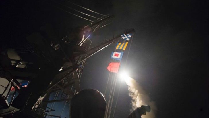 Estados Unidos lanzó más de 50 misiles a una base aérea en Siria y Putín pidió reunión urgente dela ONU