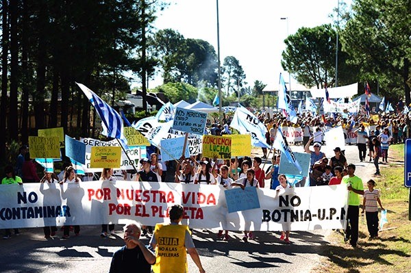 Gualeguaychú : la asamblea vuelve a protestar contra una pastera de Uruguay