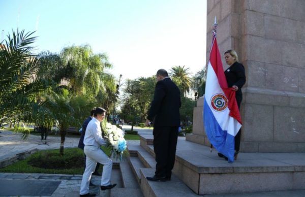 Capitanich participó del Tedeum y homenaje en el 206º aniversario de la Independencia del Paraguay 1