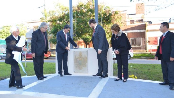 El municipio inauguró la plazoleta Estado de Montenegro