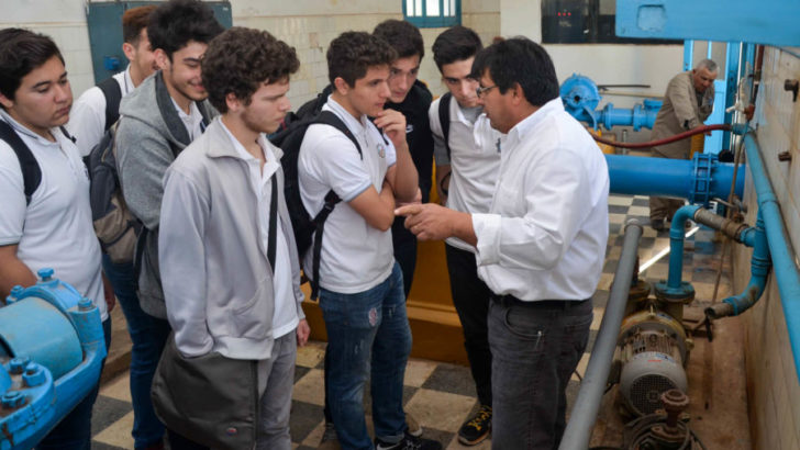 Alumnos del Colegio Industrial visitaron la cisterna central de Sameep
