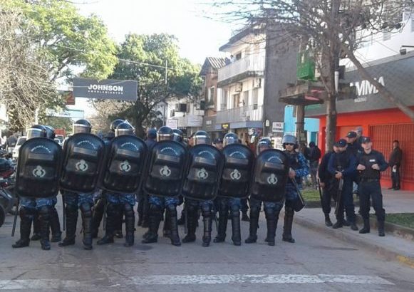 La Policía reprimió una violenta manifestación que terminó con 9 detenidos y heridos