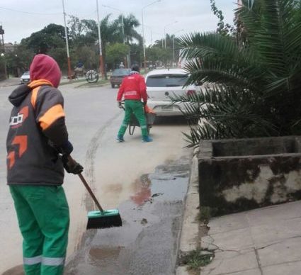 Realizan tareas de desmalezado, zanjeo y limpieza de desagües en diferentes puntos de la ciudad 1