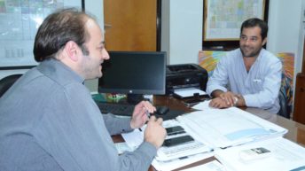 Teléfono para los funcionarios candidatos: Bolatti renunció a su cargo para dedicarse a la campaña