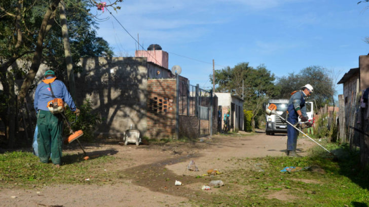 “Chau Mosquito”: Gustavo Martínez monitoreó operativo en el barrio Don Bosco y aledaños