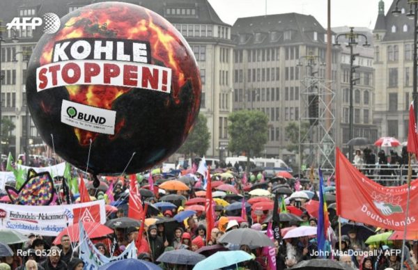 Por tierra, agua y aire, la protesta contra el G20 toma Hamburgo 1