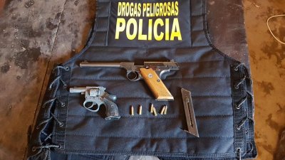 Villa Ángela: allanamientos con secuestro de cocaína y armas de fuego