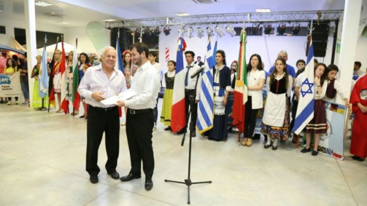 Capitanich participó 15ª edición de la Fiesta de las Colectividades