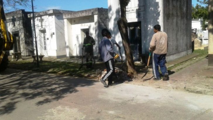 Operativos de limpieza y mantenimiento en el cementerio San Francisco Solano