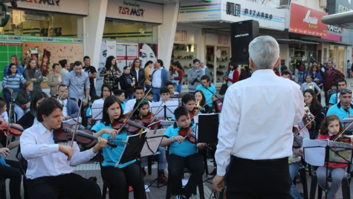 Orquestas y coros infantiles y juveniles le pusieron música al sábado en la peatonal
