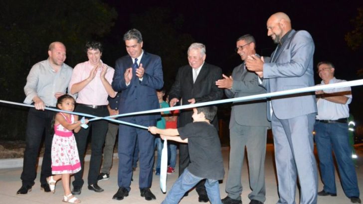 Capitanich inauguró dos cuadras de pavimento en el barrio Golf Club
