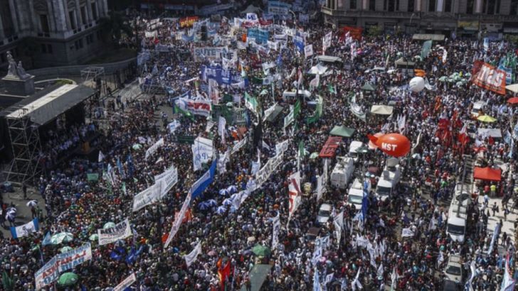 Los sindicatos combativos marcharon contra las reformas que impulsa el Gobierno