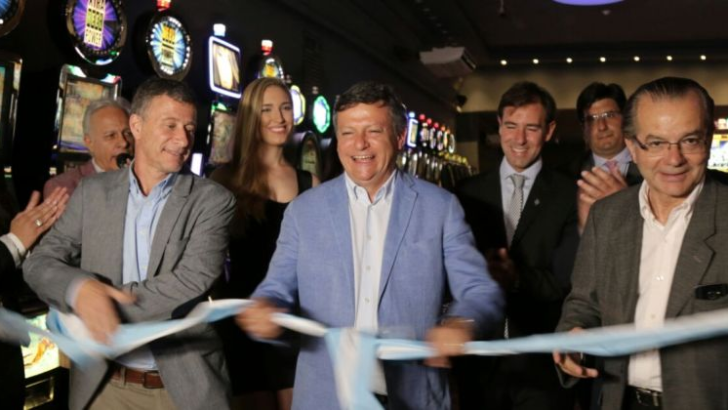 Peppo acompañó la inauguración del casino Platinum Gualok del hotel de Sáenz Peña