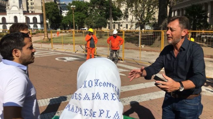 Remodelación de la historia: las obras en la Plaza de Mayo no terminarán para el 24 de Marzo