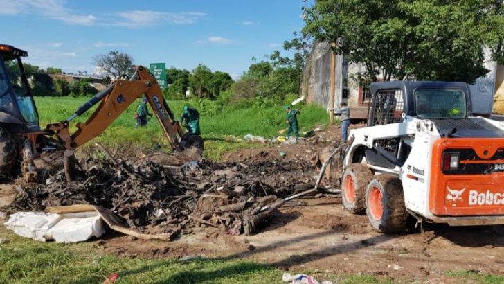Villa Altabe: el Equipo Hábitat realiza un saneamiento ambiental integral