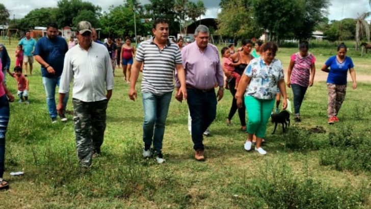 Acevedo visitó a familias de Colonia Tacuarí