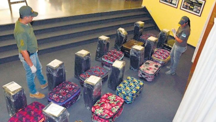Hallaron 400 kilos de cocaína en valijas diplomáticas: un policía de la Ciudad detenido