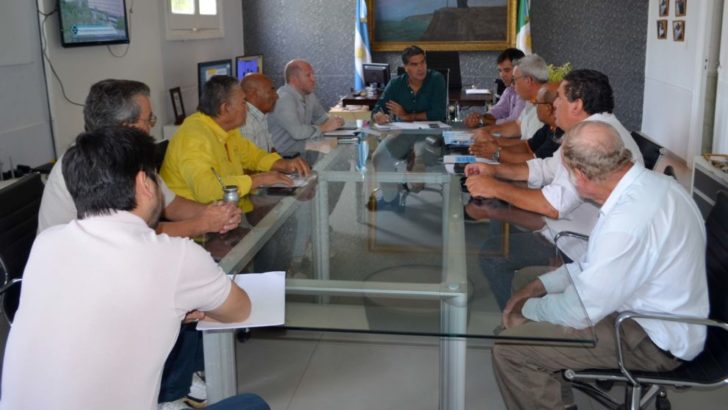 Municipio y Propietarios de Taxis acordaron trabajo conjunto para mejorar el servicio