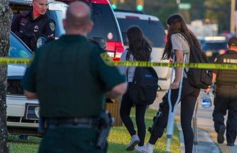 Son 17 los muertos por un tiroteo en una escuela secundaria de Florida 1
