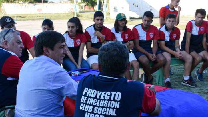 Gustavo Martínez visitó el Club Social y Deportivo Upcp