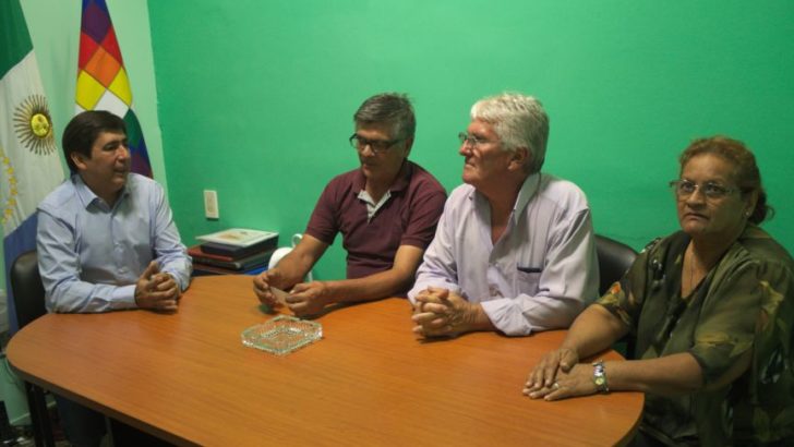 Gustavo Martínez y ladrilleros analizaron avance del centro de capacitación de La Verde