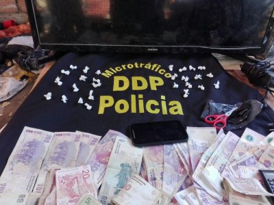 En varios allanamientos secuestraron drogas, dinero y motocicletas