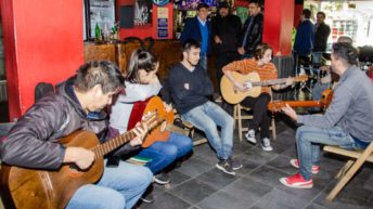 Gustavo Martínez visitó la Escuela de Rock: “una oportunidad de crecer y capacitarse”