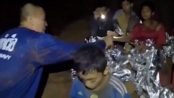 Tailandia: los 12 niños fueron rescatados de la cueva inundada