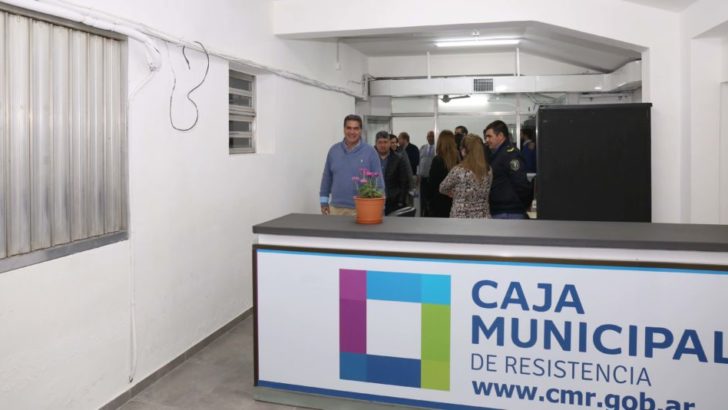 Capitanich recorrió la renovada sede central de la Caja Municipal