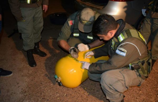 Corrientes: detienen a una pareja con 29 kilos de marihuana ocultos dentro del tubo de GNC 1