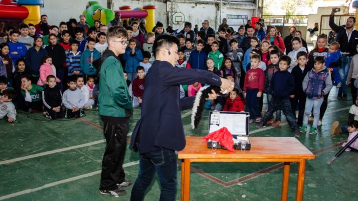 El Club Hindú festejó el Día del Niño con espectáculos, juegos y castillos inflables