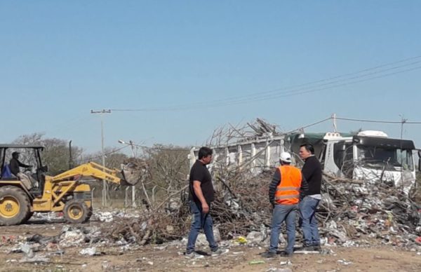 Mega operativo de saneamiento y limpieza del basural ubicado en Arribálzaga y Nicaragua