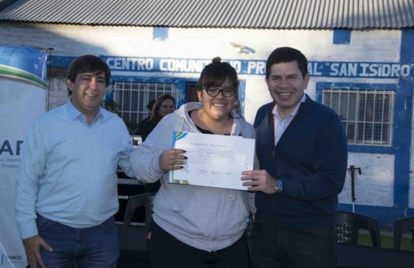 Desarrollo Urbano entregó certificados de adjudicación en el barrio San Valentín 1