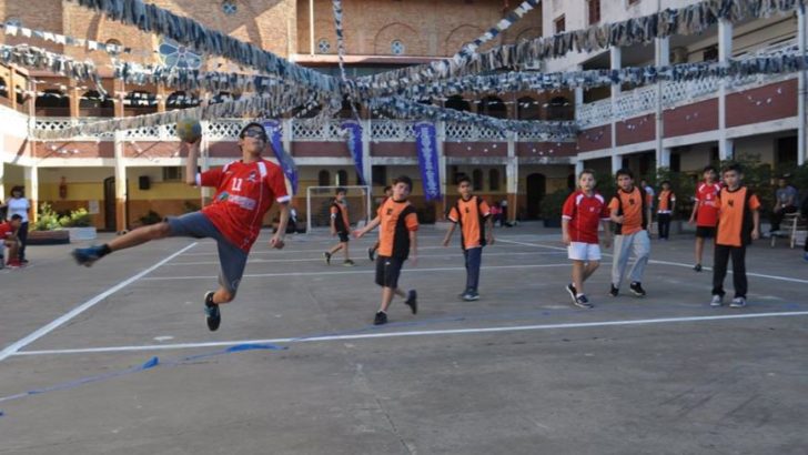 Los más chiquitos del handball se encuentran este jueves en el colegio Don Bosco