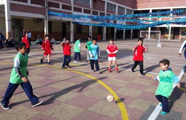 Los más chiquitos del handball se encuentran este jueves en el colegio Don Bosco