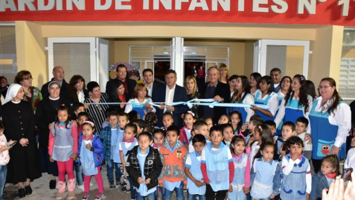 74 años de La Clotilde, con la inauguración del Jardín de Infantes, pavimento e infraestructura deportiva