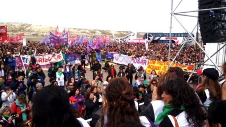 Trelew recibió a una multitudinaria marcha por el 33º Encuentro Nacional de Mujeres