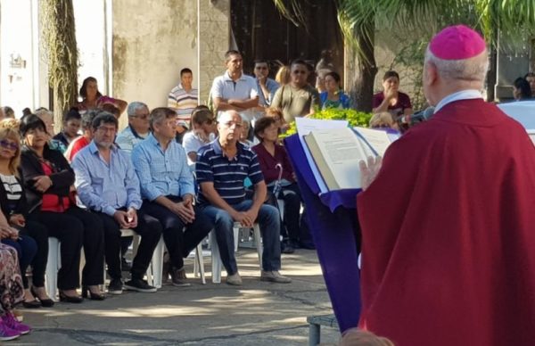 Día de los Fieles Difuntos: gran concurrencia en la primera misa en el cementerio