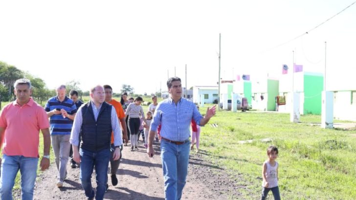 Junto a vecinos de los barrios Shiré y El Porvenir, Capitanich coordinó trabajos de mejoramiento urbano