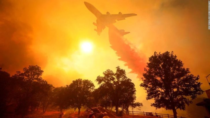 Llegan a 29 los muertos por el incendio forestal en California