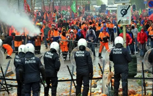 Bélgica: graves incidentes en una marcha contra el pacto migratorio de la ONU