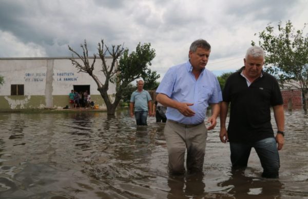 El gobernador supervisó los trabajos y asistencia a municipios inundados