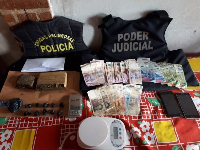 Dos detenidos por presunta venta de estupefacientes en Campo Largo y Corzuela