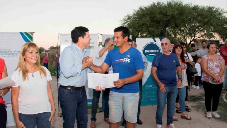 Más de 150 familias del barrio Bettina Vázquez recibieron sus certificados de RUBH