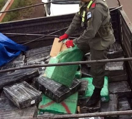 Misiones: incautaron un camión abandonado, con más de 5 toneladas de marihuana 2