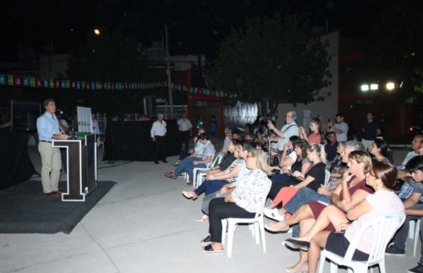 Pavimento récord: Capitanich inauguró cinco cuadras en el barrio UOM 2