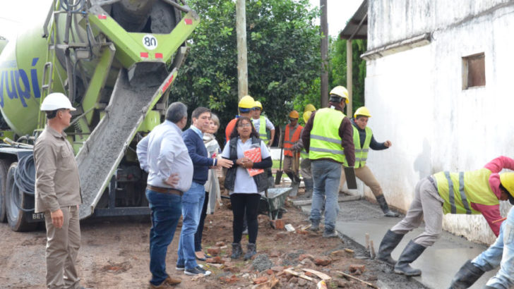 Gustavo Martínez y Hugo Acevedo supervisaron obras en villa Rio Negro