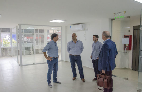 Martínez visitó la remodelación de la sede de la Cámara de Comercio 1