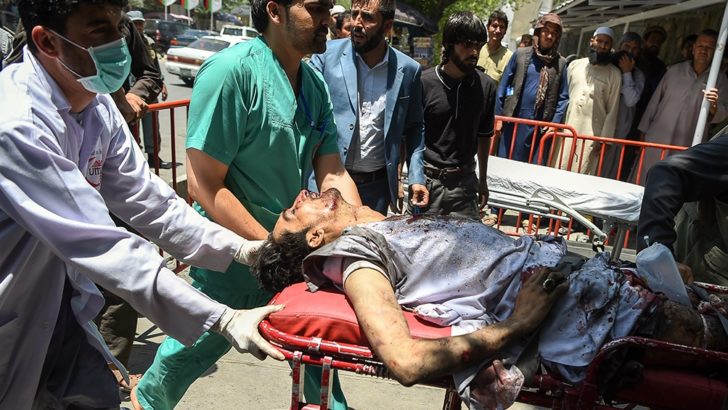 Afganistán: doce muertos y 50 niños heridos por un ataque talibán en Kabul